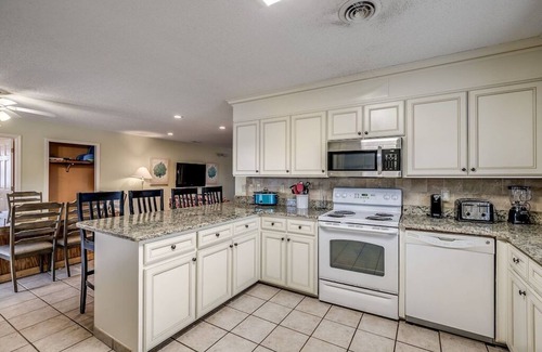 Ash House | Coral Breeze: 10BR/6Bath w/Private Pool & Hot Tub