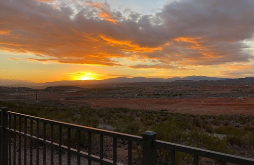 Washington House | CORAL CANYON VIEW HOME ! UP ON THE LEDGE! DOG FRIENDLY!