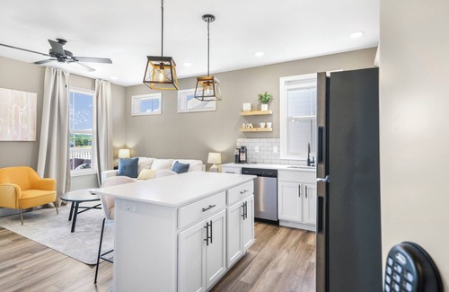 Ottawa Condo | Coral Cottage - 1 Bed 1 Bath