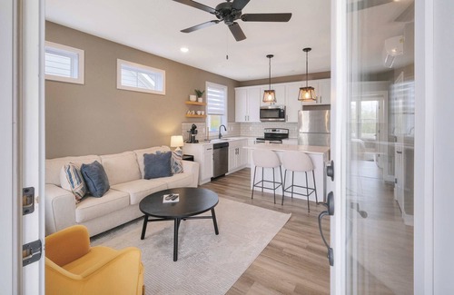 Ottawa Condo | Coral Cottage - 1 Bed 1 Bath