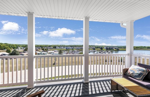 Ottawa Condo | Coral Cottage - 1 Bed 1 Bath