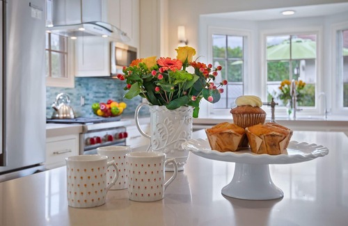 Montecito House | Coral Cottage- Just minutes away from Butterfly Beach & Montecito's Lower Village!