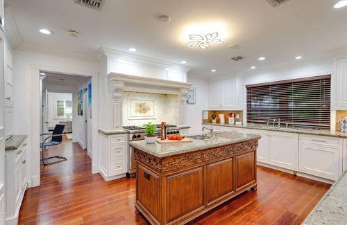 Coral Ridge House | Coral Ridge Getaway by AvantStay | Pool, Hot Tub, Billiards + 5mins to Beach!
