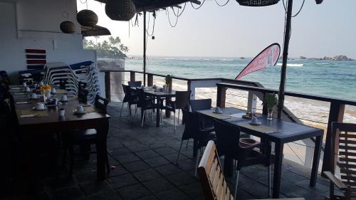 Nalagasdeniya Hotel | Coral Seas Beach Hikkaduwa