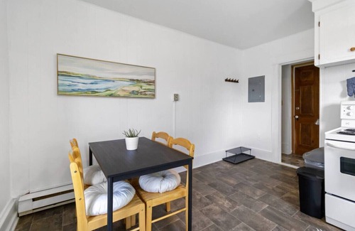 Lunenburg Apartment | Coral Suite Heart of Lunenburg