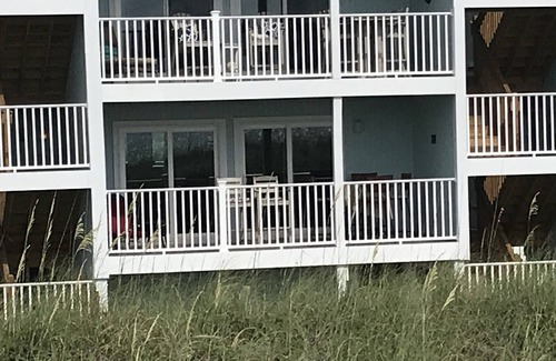 Carolina Beach Condo | CORAL SURF B-1 - OCEANFRONT 2 BR AND 2 BATH CONDO