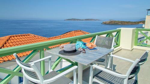 Mpatsi Apartment | Corali Suites Andros