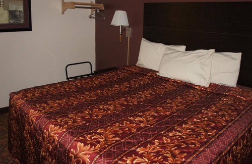 Waite Park House | Coratel Inn & Suites By Jasper Waite Park - Standard 1 King Bed Non-Smoking
