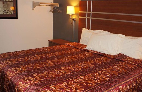 Waite Park House | Coratel Inn & Suites By Jasper Waite Park - Comfort 1 King Bed Non-Smoking