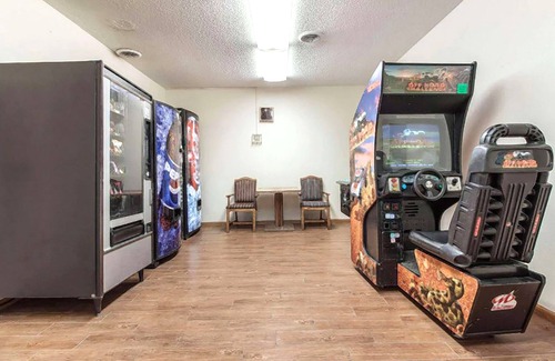 McCook Hotel | Coratel Inn & Suites By Jasper McCook - Deluxe 2 Queen Bed NS