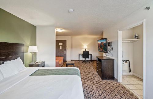 Wichita Hotel | Coratel Plus Suites Wichita West Airport