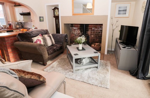 Berwick-upon-Tweed Cottage | CORBETT COTTAGE, pet friendly, with open fire in Holy Island