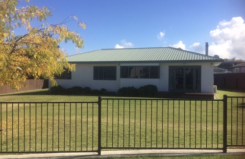 Taupo House | Corena's Place - walking distance to lake and town. Includes linen and wifi.
