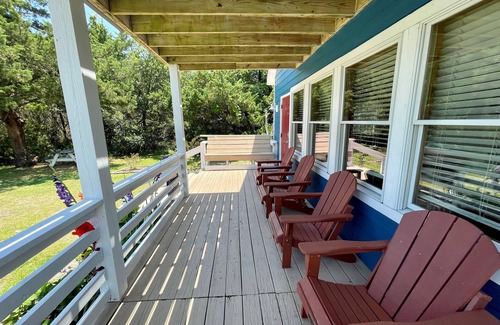 Ocracoke House | Corinne's Downstairs: Suite with great views of Silver Lake Harbor.