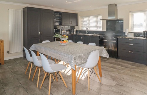 Newquay Cottage | CORMORANT, pet friendly, country holiday cottage in Crantock