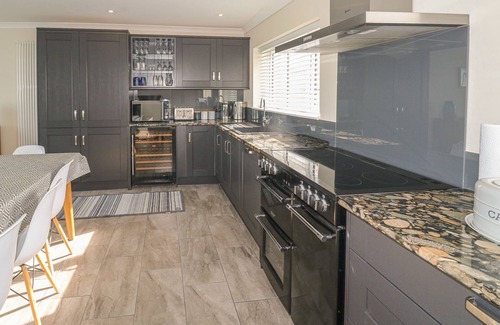 Newquay Cottage | CORMORANT, pet friendly, country holiday cottage in Crantock