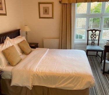 Witney House | Corncroft Guest House