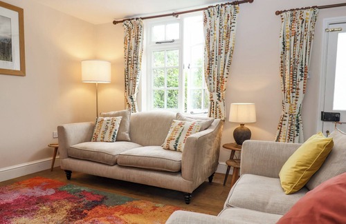 Woodbridge Cottage | CORNER COTTAGE, DENNINGTON, pet friendly in Framlingham