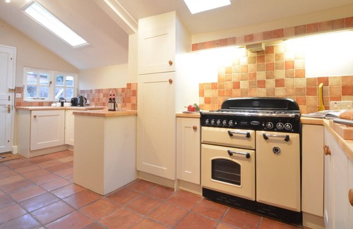 Woodbridge Cottage | CORNER COTTAGE, DENNINGTON, pet friendly in Framlingham
