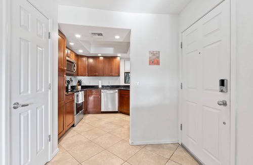 Tucson Apartment | Corner full 2BR/2B Apt w/Golf Views, Pool & Grill