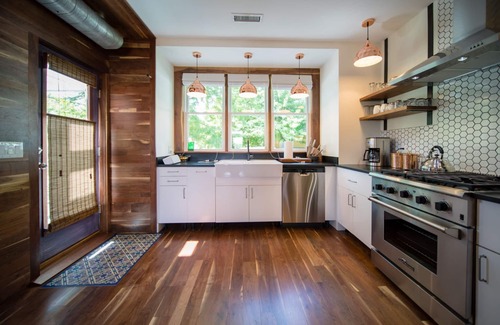 North Downtown House | Corner House | Stylish Belmont Home, Walk to Downtown Mall