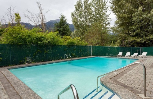 Whistler Creekside Condo | Corner Penthouse | Next to lift | Amazing views!