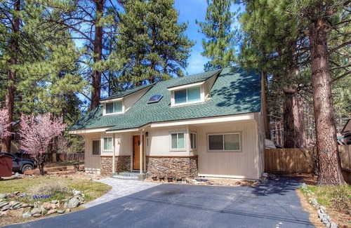 Tahoe Island House | Corner Pocket Chalet - 5 Bedrooms, Pool Table