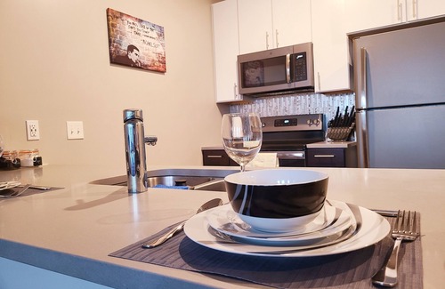 Soulard Apartment | Corner Queen Suite w/Pool, Gym, and Hot Tub (330)