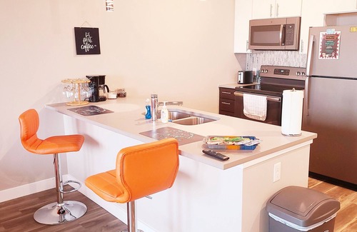 Soulard Apartment | Corner Queen Suite w/Pool, Gym, and Hot Tub (330)