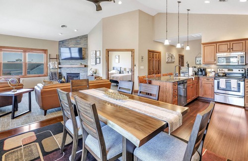 Sheboygan Condo | Corner River Walk Condo with Spectacular Views