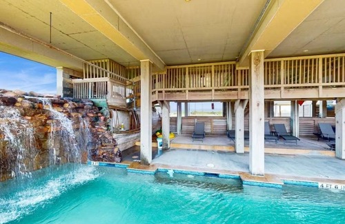 Port Bolivar Condo | Corner Suite - Pool, Games, & Beachfront Fun!