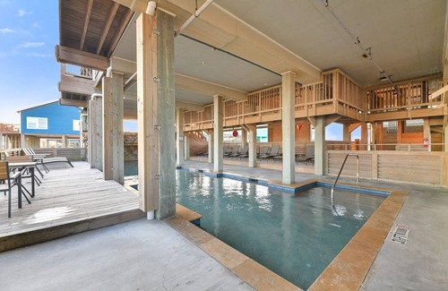 Port Bolivar Condo | Corner Suite - Pool, Games, & Beachfront Fun!
