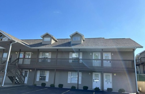 Table Rock Apartment | Corner | Top Floor | Fall Creek | Convenient to 76