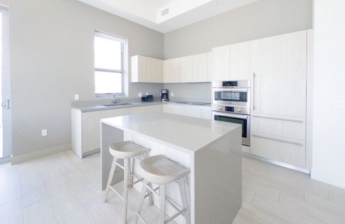 Hollywood South Central Beach Condo | Corner unit|Spacious Balcony|Sunset Views