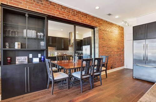 Historic District - North Condo | Corner View Broughton Penthouse with FREE Reserved Parking