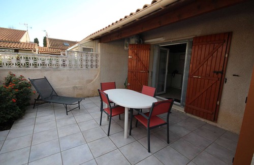 Portiragnes-Plage House | Corner villa located in a secured residence with pool, for 5 persons, airco in the kitchen, at.