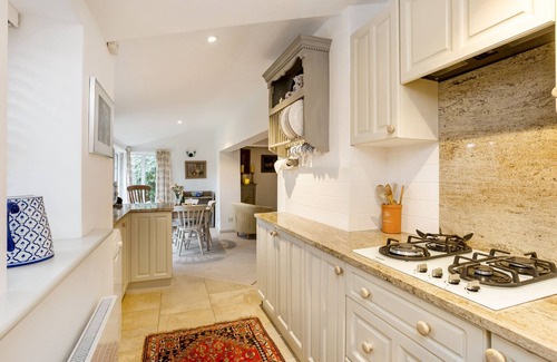 Chipping Campden Cottage | Cornerstone Cottage - a cotswold cottage that sleeps 2 guests in 1 bedroom