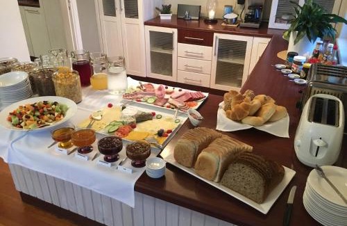 Center House | Cornerstone Guesthouse