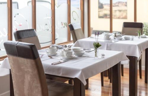 Center House | Cornerstone Guesthouse