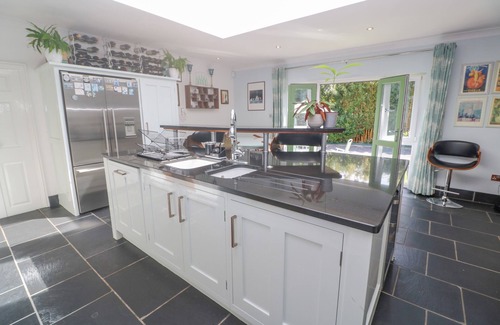 Chysauster Cottage | CORNERSTONE, pet friendly, with hot tub in Penzance
