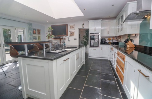 Chysauster Cottage | CORNERSTONE, pet friendly, with hot tub in Penzance