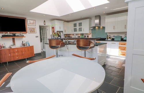 Chysauster Cottage | CORNERSTONE, pet friendly, with hot tub in Penzance