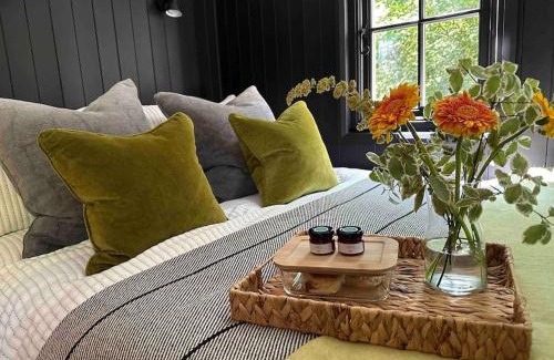 Lanivet Apartment | Cornwall Woodland Shepherd's Hut - Dennis Hut