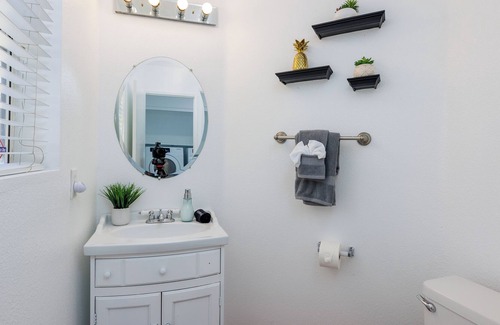 Eastvale House | Corona's Gem: A Vibrant Haven- 30 Mins from Disney