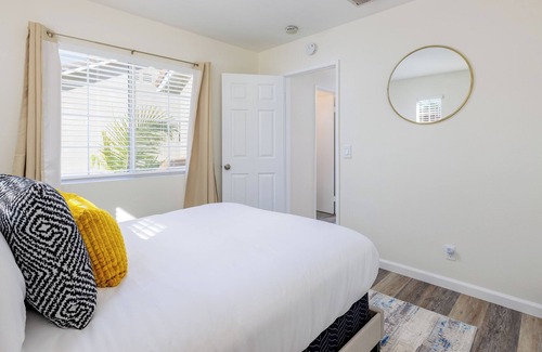 Eastvale House | Corona's Gem: A Vibrant Haven- 30 Mins from Disney