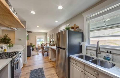Coronado Apartment | Coronado Unit 3 - B Ave Bungalows · King-sized 1/1, 5-10 Min Walk to Coronado Beach!