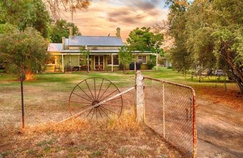 Hopefield House | Corowa Oakleigh Hideaway