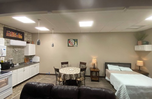 McComb Apartment | Corp/Executive SHORT TERMnBeautiful 1940;s Art Deco NEHI bottling GATED PARKING