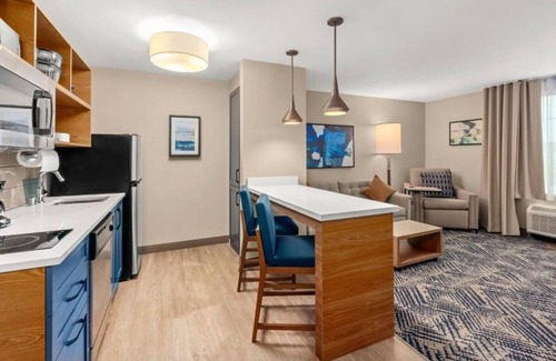 Sumner House | Corporate and Leisure travelers can enjoy a comfortable stay !