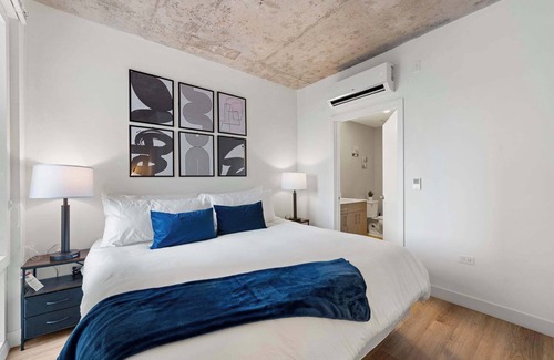 River North Hotel | Corporate-Friendly 4BR Stylish & Central